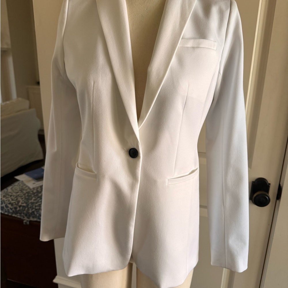 Women’s summer suit, size 4